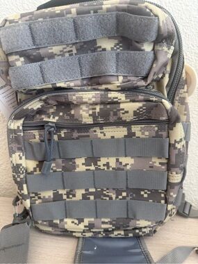 Men's Messenger Shoulder Bag in Digital Gray Camo